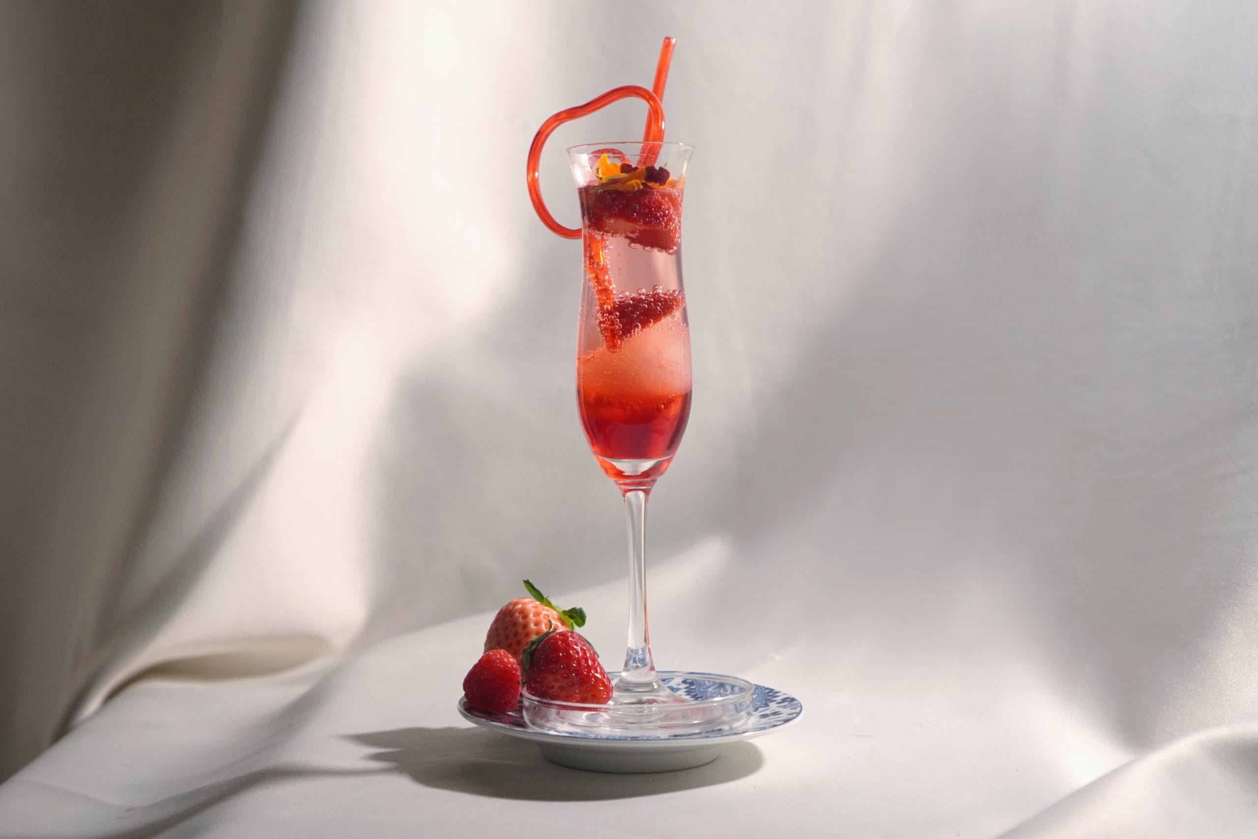【メニュー】季節限定「苺のシャンパンカクテル」登場